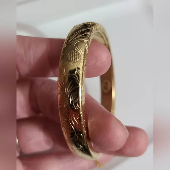 Vintage bracelet bangle etched flowers gold safety chain estate vtg Hong Kong - Picture 6 of 13